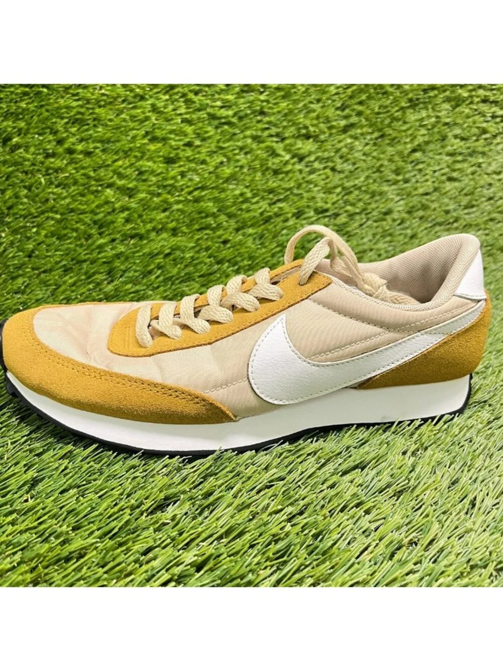 Nike Daybreak Womens Size 6.5 Beige Brown White Athletic Running Shoes Sneakers
